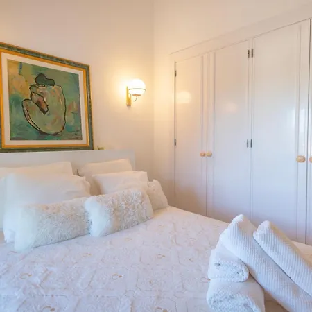 Villa Lina - *