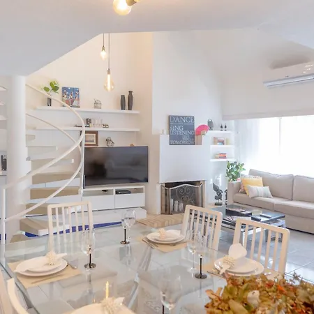 Villa Lina - *